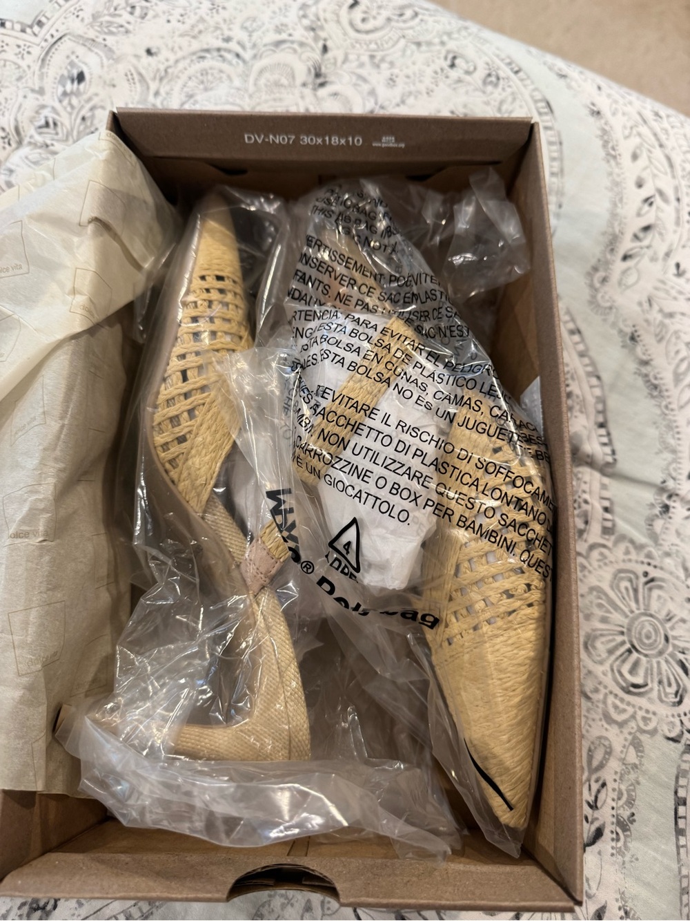 Dolce Vita Straw Woven Pointed-Toe Mules in Natural Beige - Picture 5 of 6